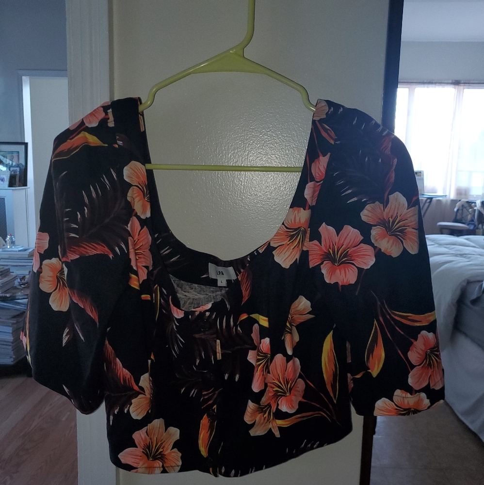 LPA cropped black hibiscus print top